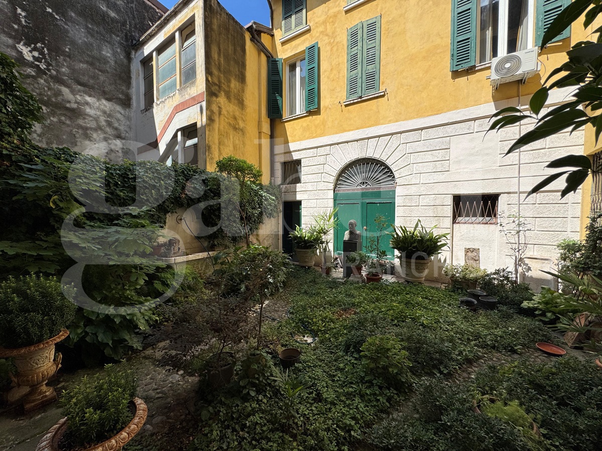 Casa indipendente con giardino a Brescia