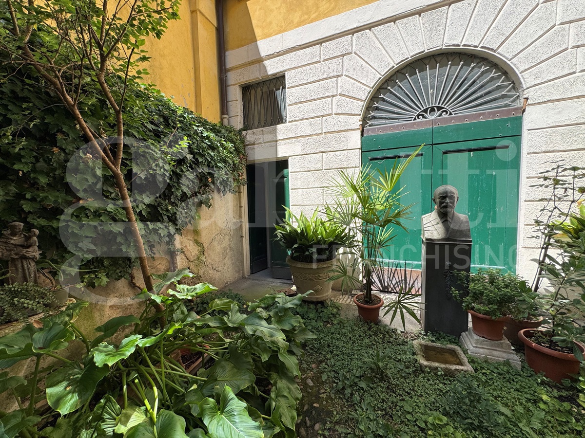 Casa indipendente con giardino a Brescia