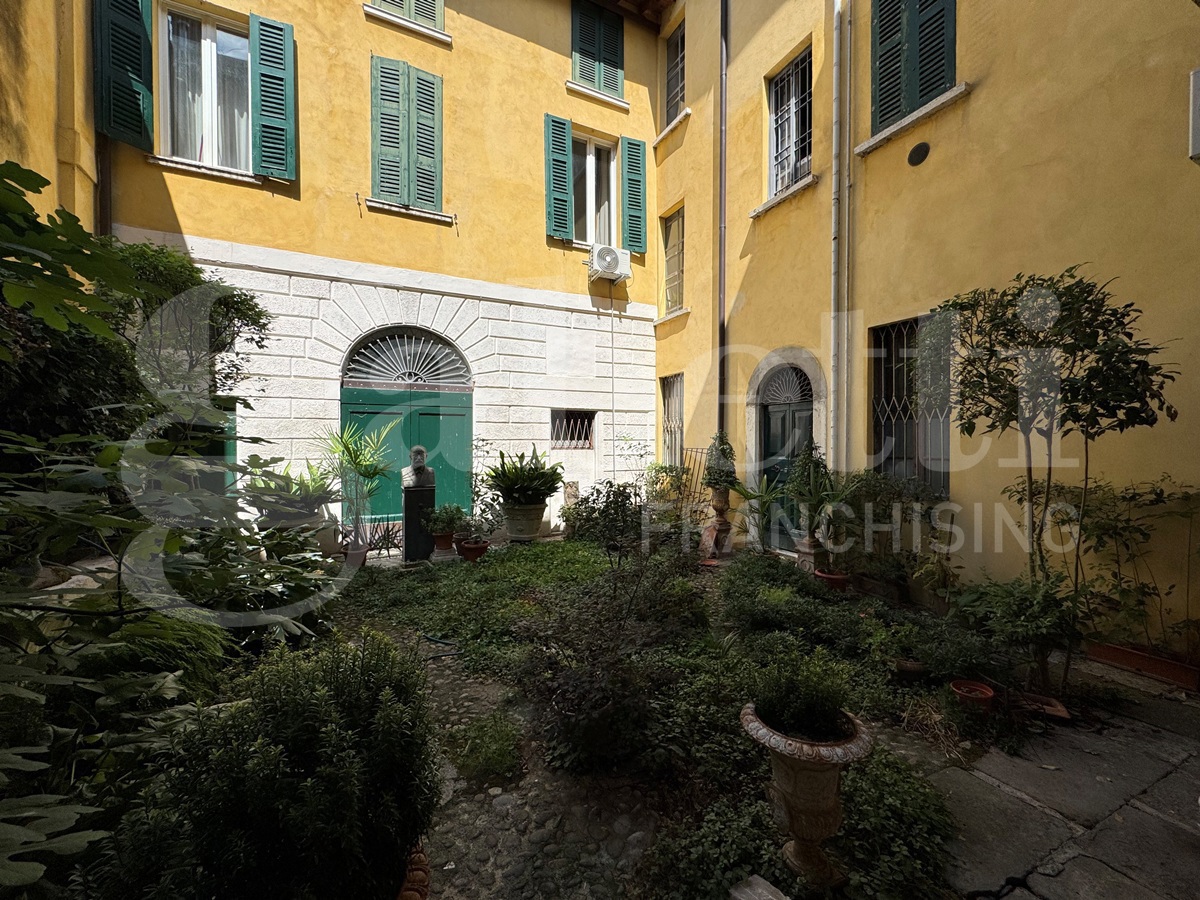Casa indipendente con giardino a Brescia