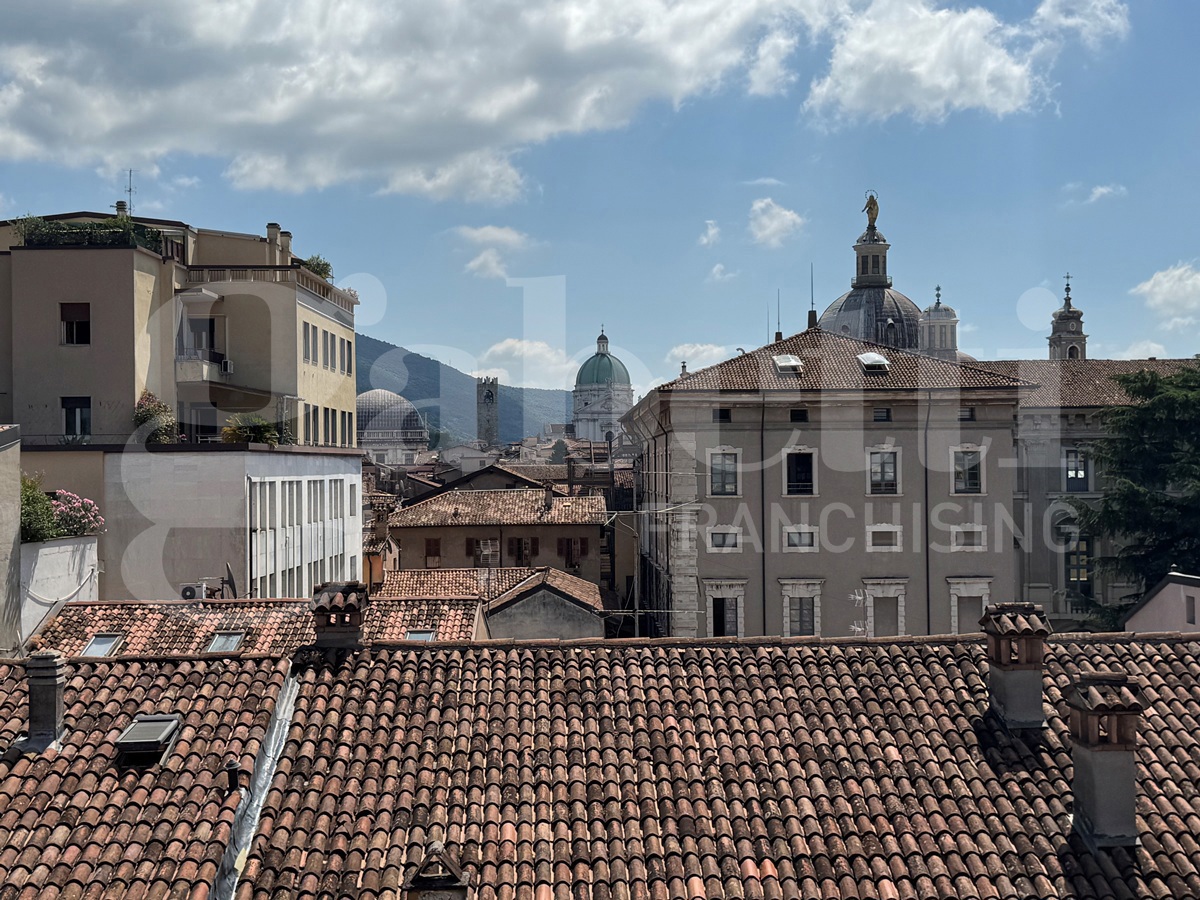 Casa indipendente con giardino a Brescia