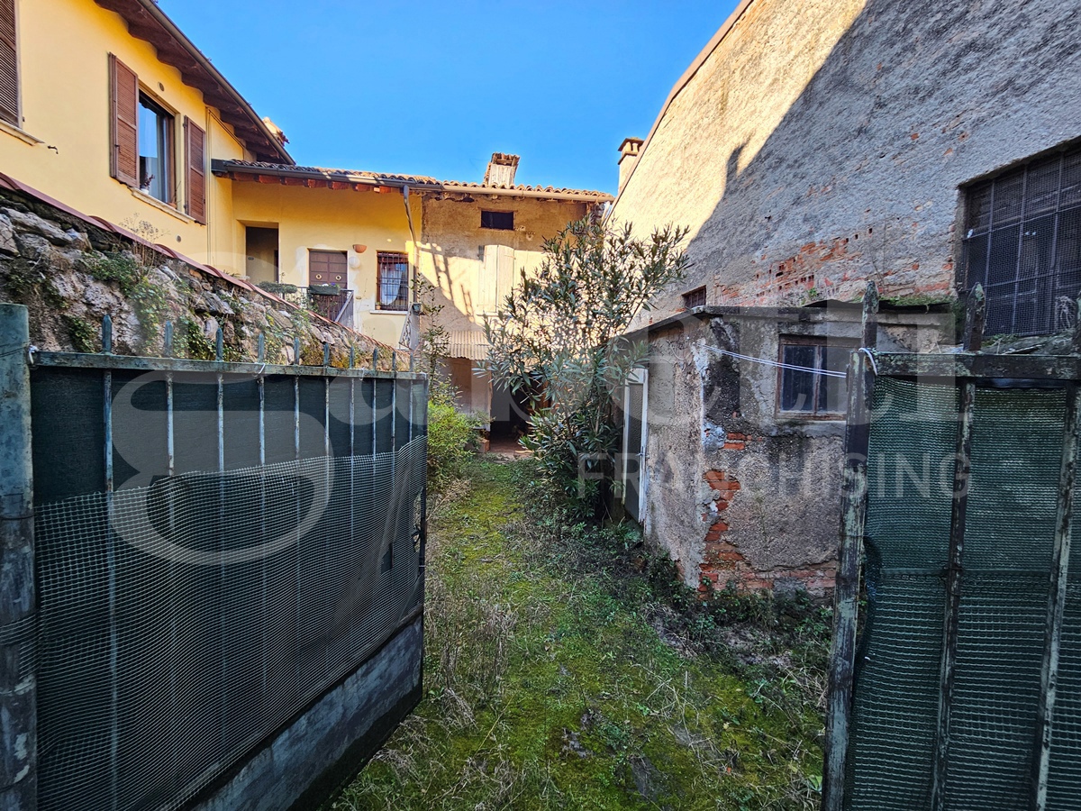 Casa indipendente con giardino a Brescia