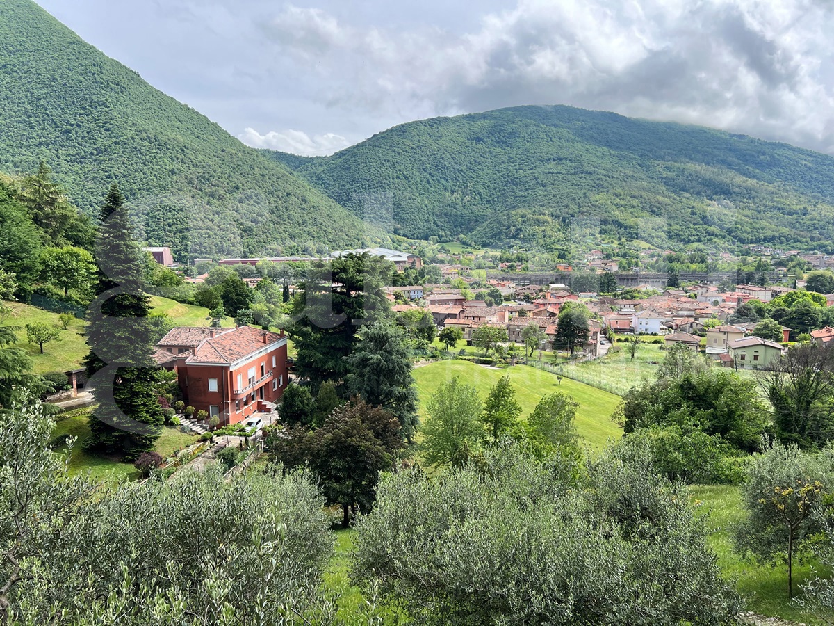 Villa con giardino a Nave