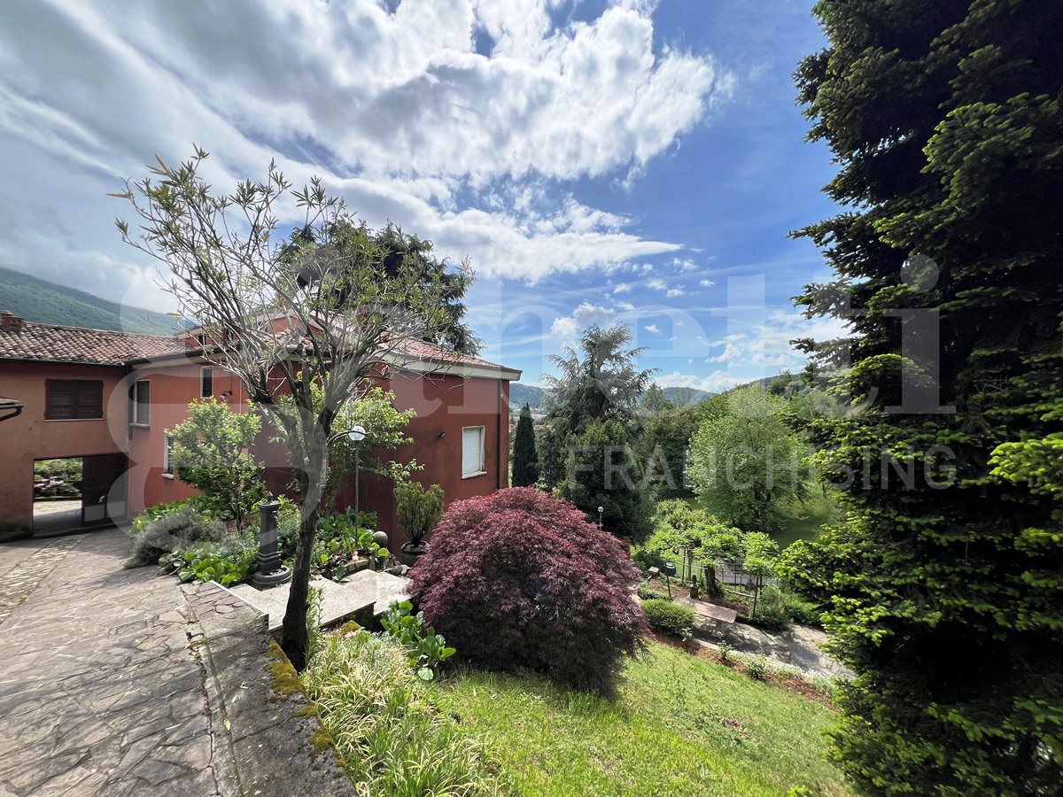 Villa con giardino a Nave