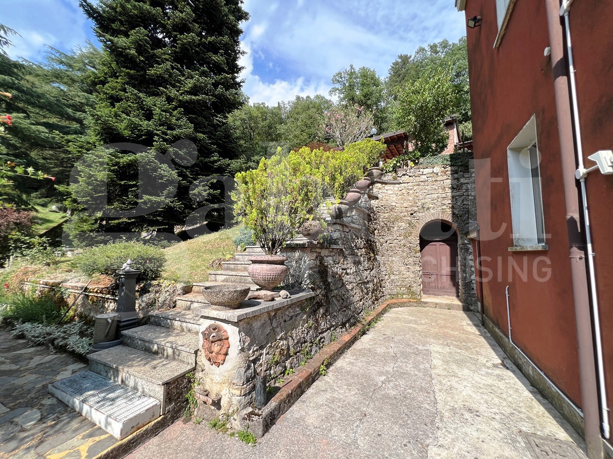 Villa con giardino a Nave
