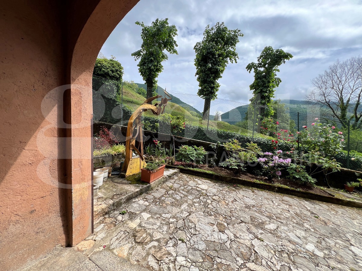Villa con giardino a Nave