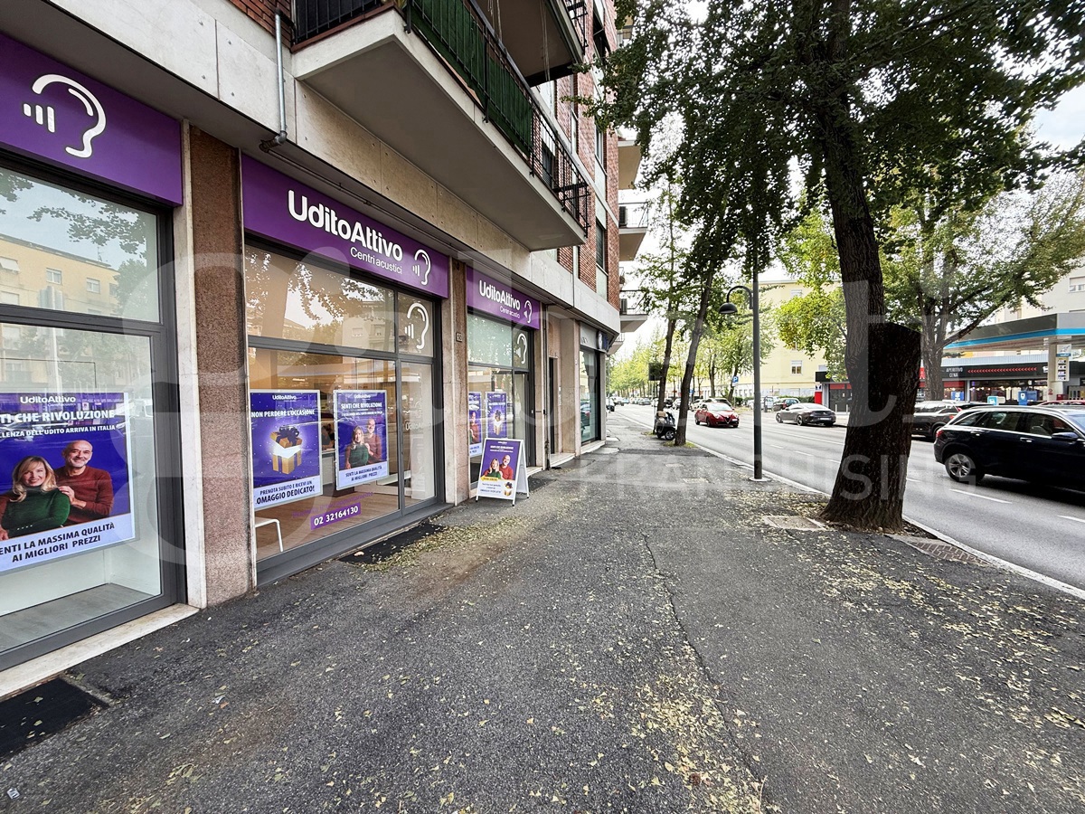 Negozio ristrutturato a Brescia