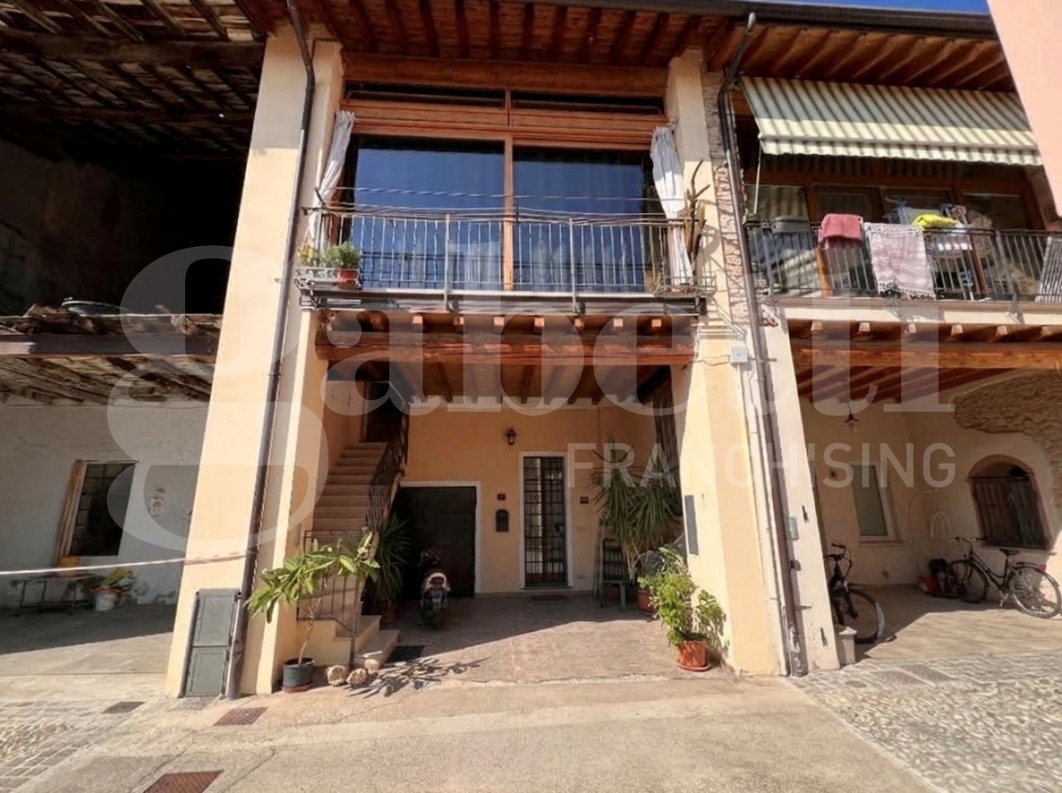 Casa indipendente in vendita a Brescia