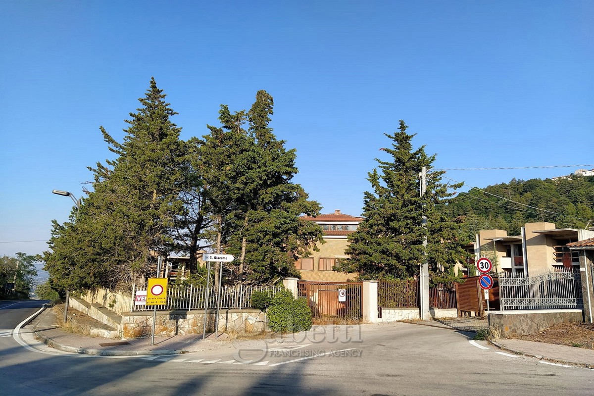 Stabile/Palazzo in vendita a Ferrazzano