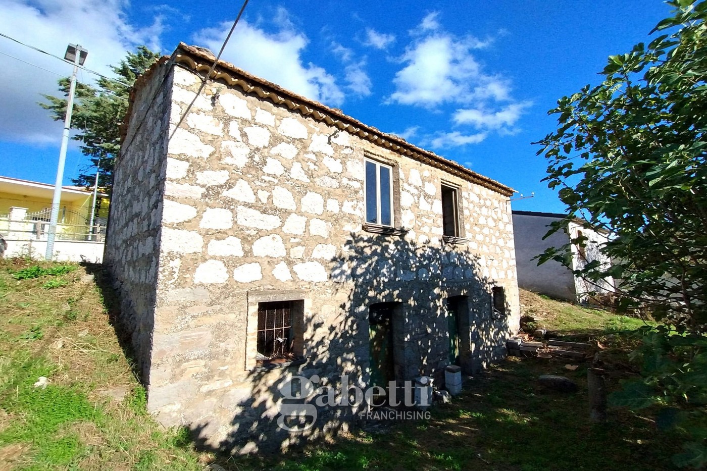 Casa indipendente con giardino a Molise