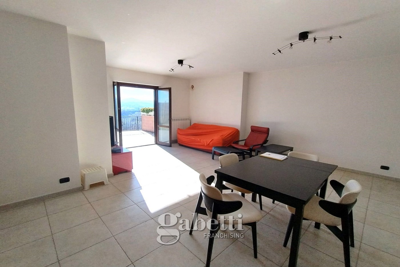 Trilocale con giardino a Campodipietra