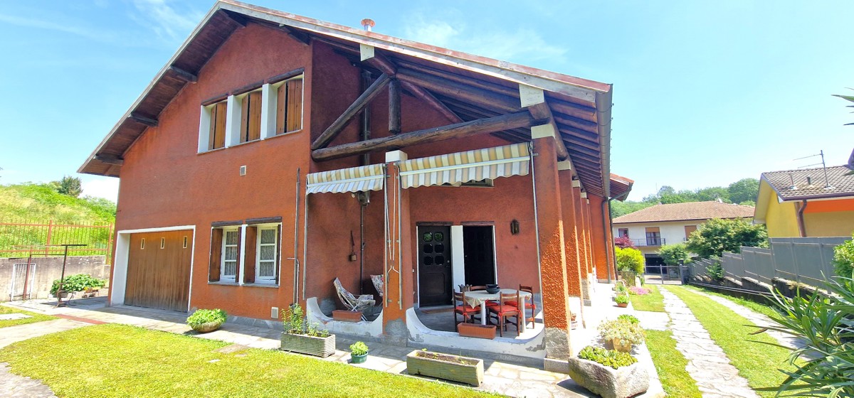 Villa Bifamiliare in vendita a Besozzo