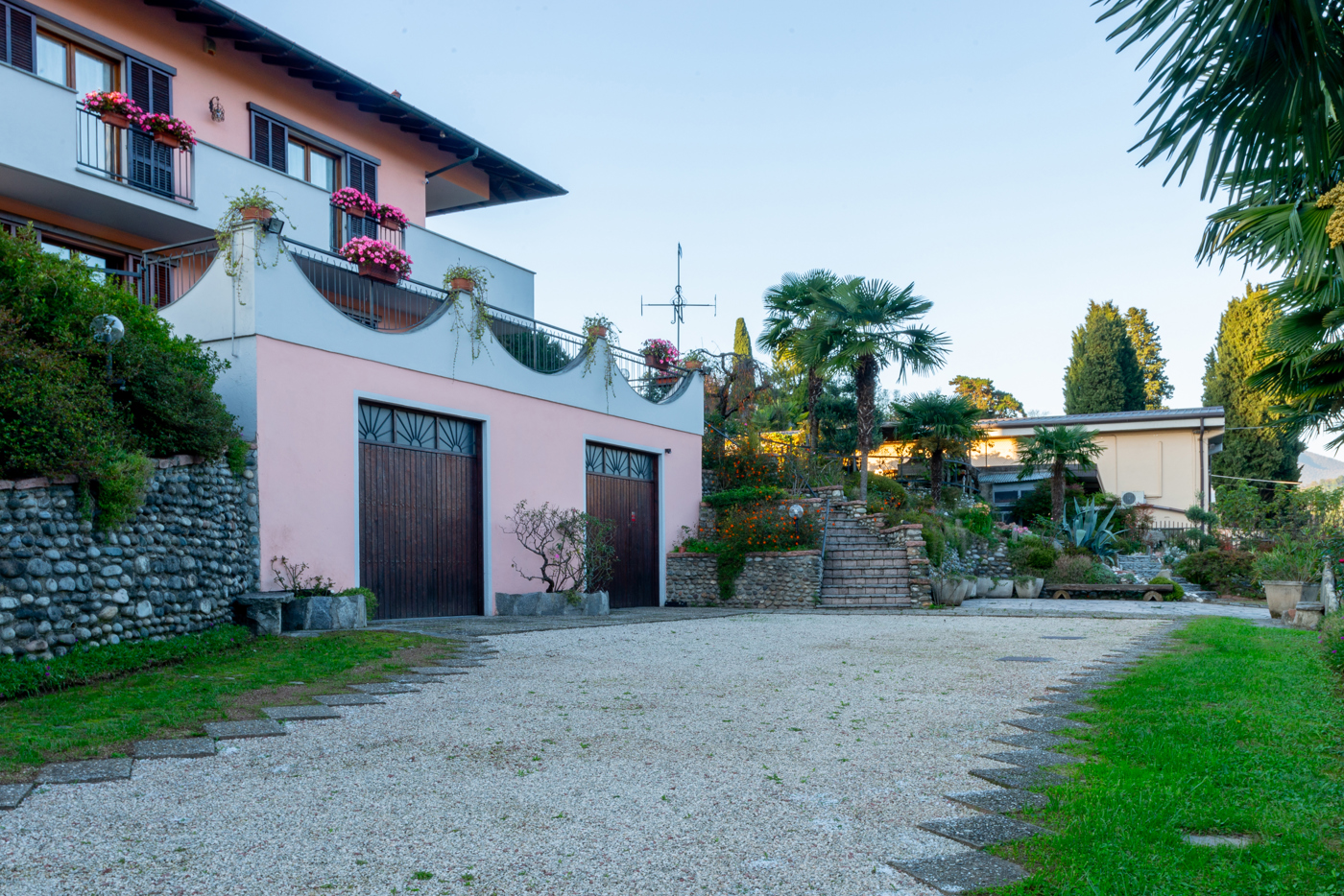 Villa con giardino a Besozzo