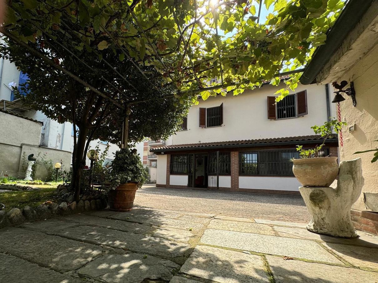 Casa indipendente con giardino a Mortara