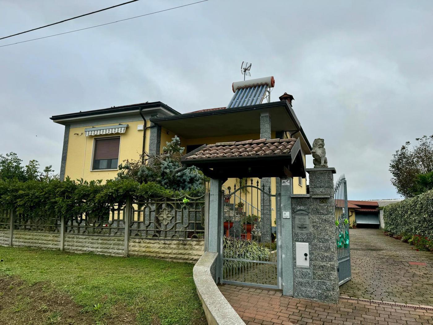 Casa indipendente con giardino a Mortara