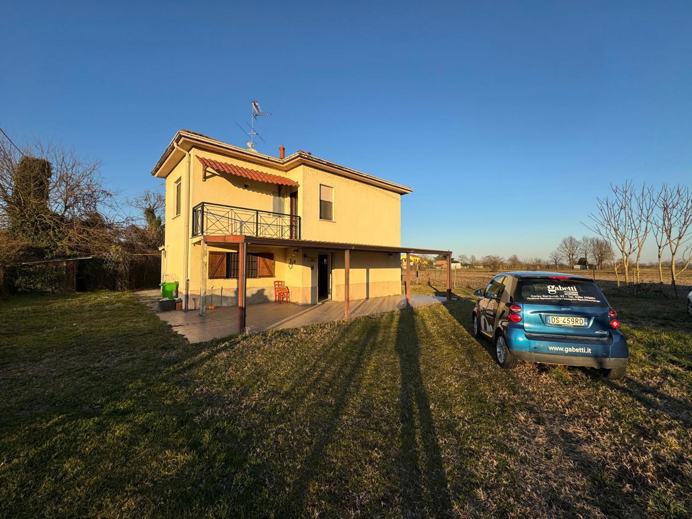 Casa indipendente con giardino a Gambol