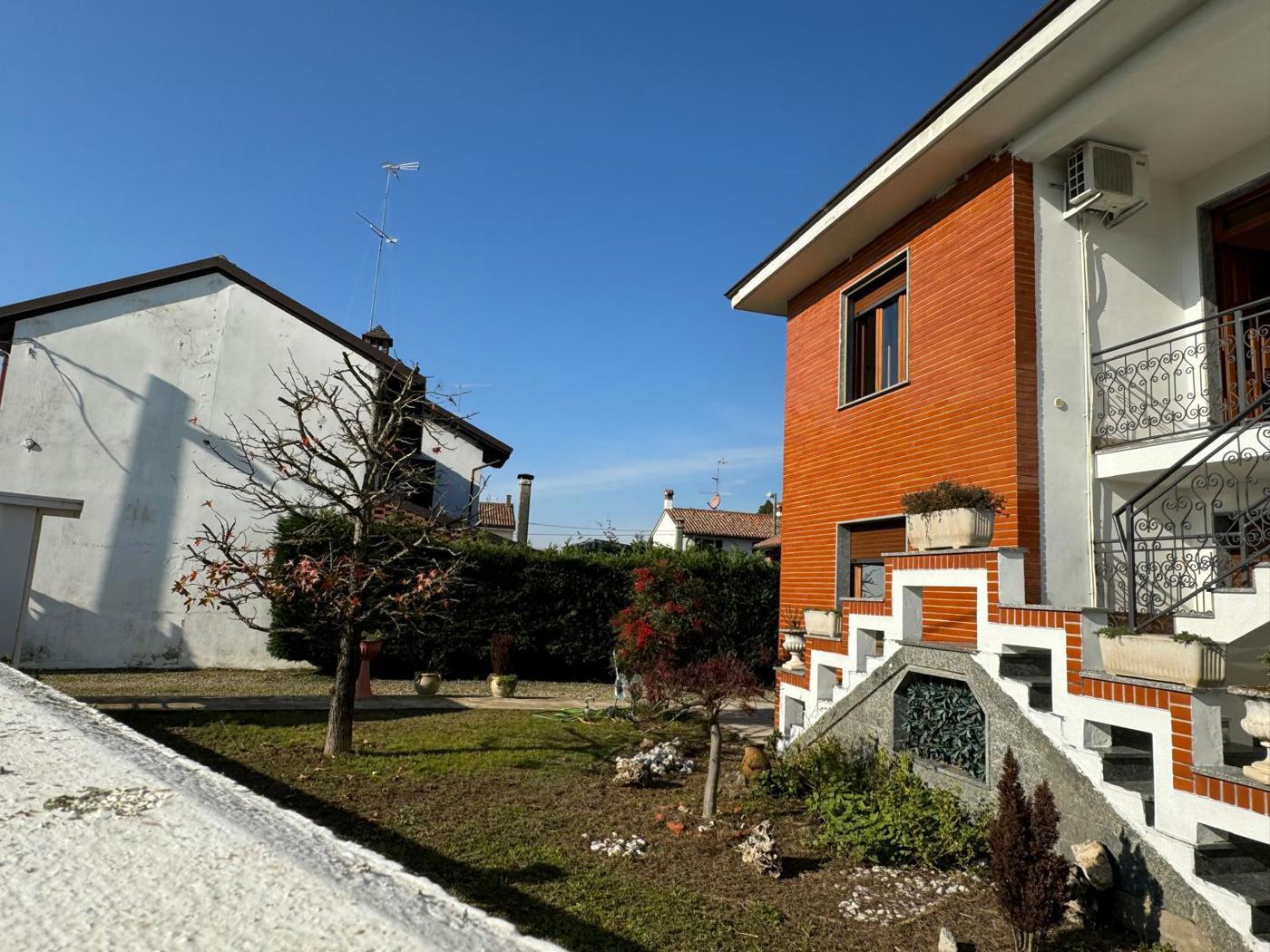 Villa nuova a Mortara