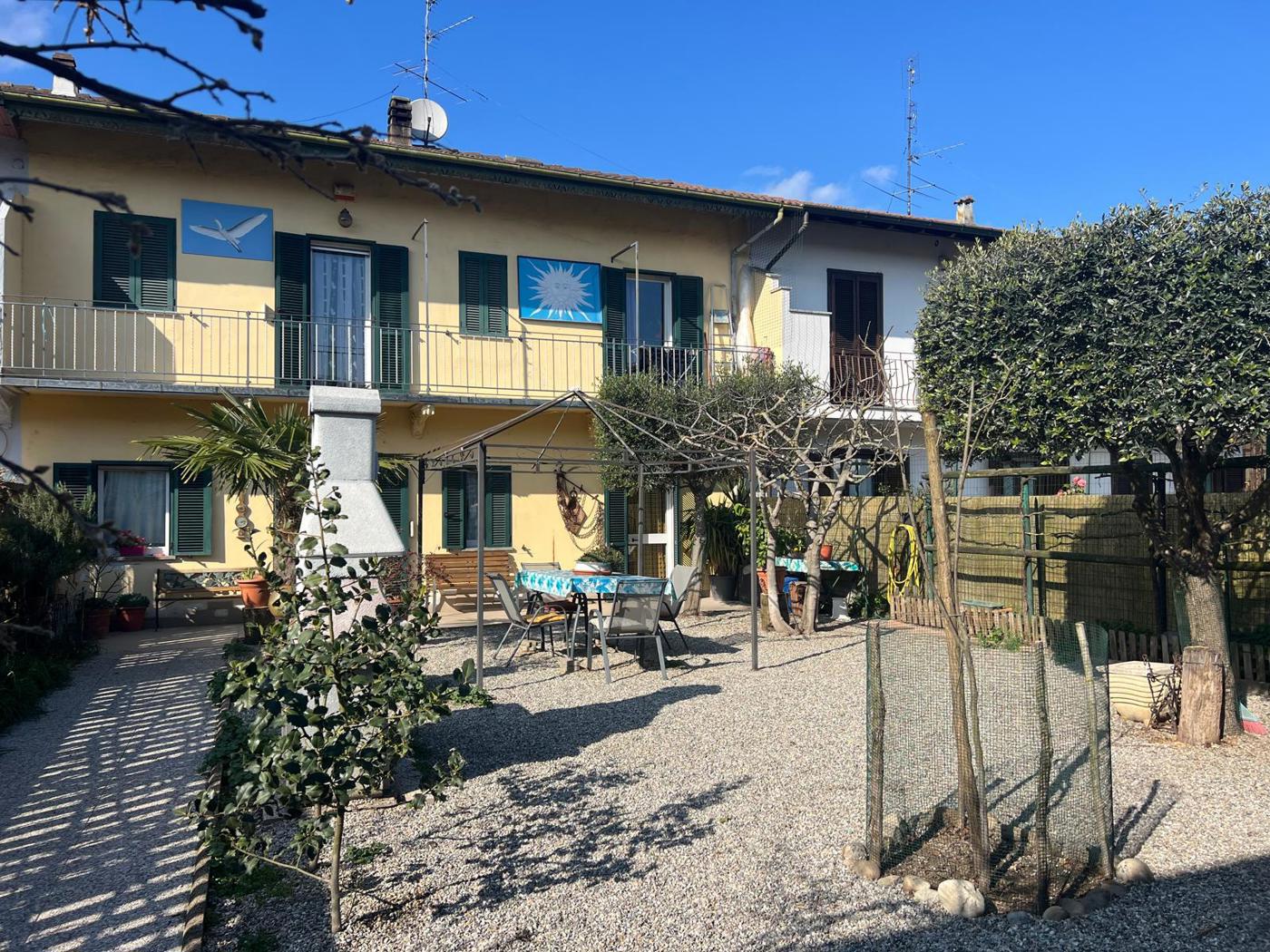 Casa indipendente con giardino a Borgolavezzaro