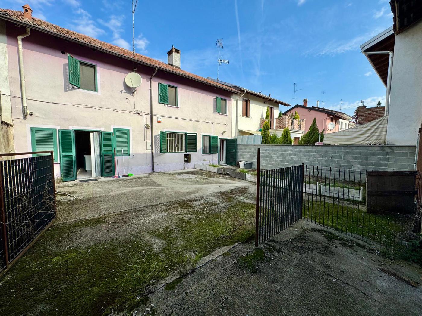 Casa indipendente con giardino a Mortara