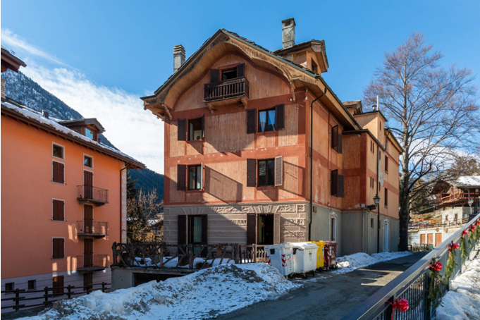 Stabile/Palazzo con box doppio a Brusson