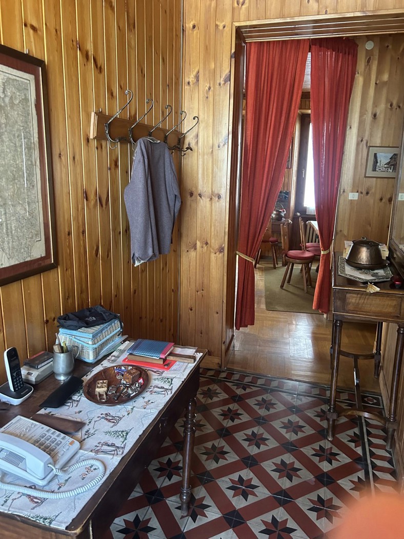 Stabile/Palazzo con box doppio a Brusson