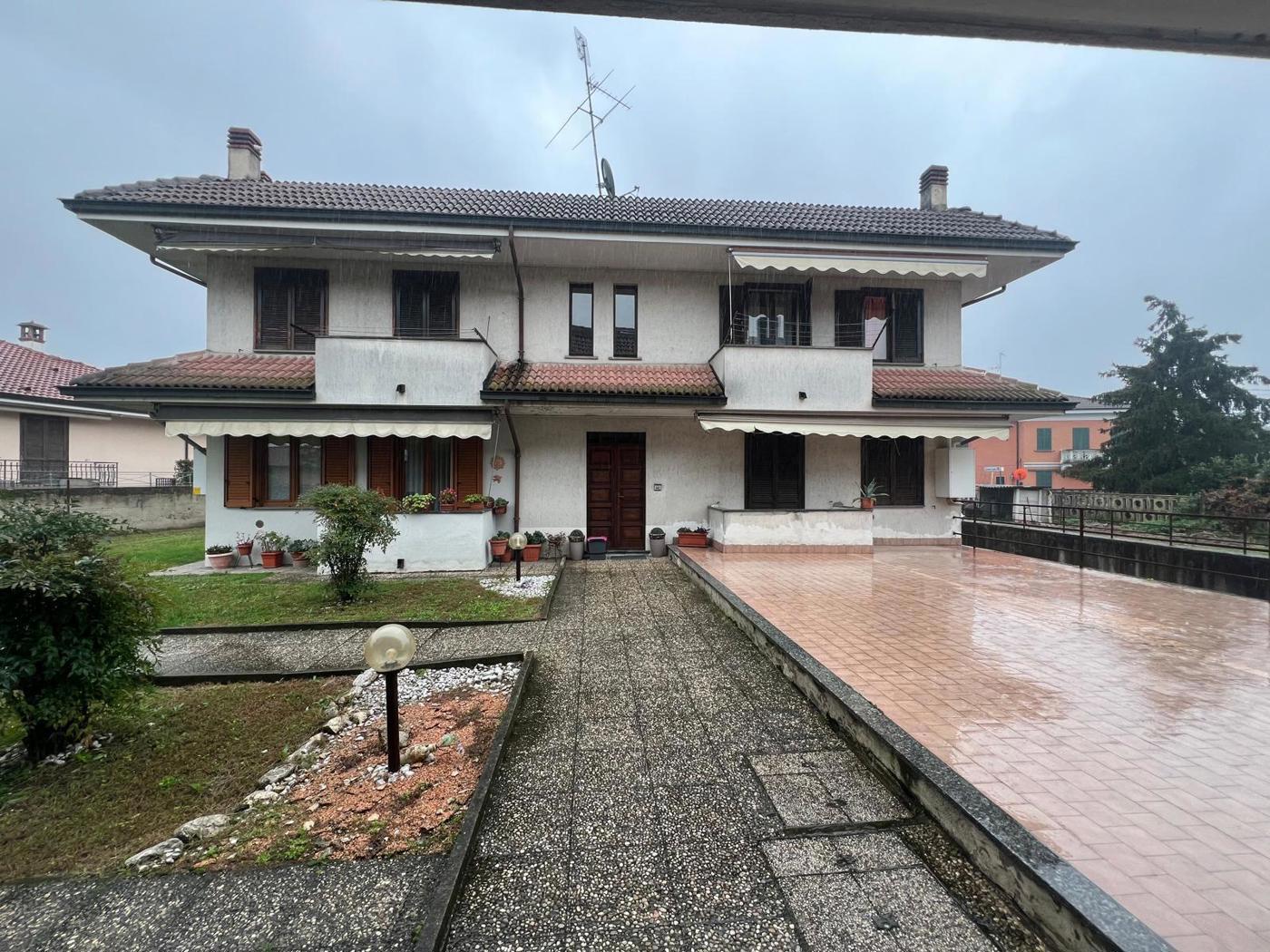 Appartamento con box a Parona