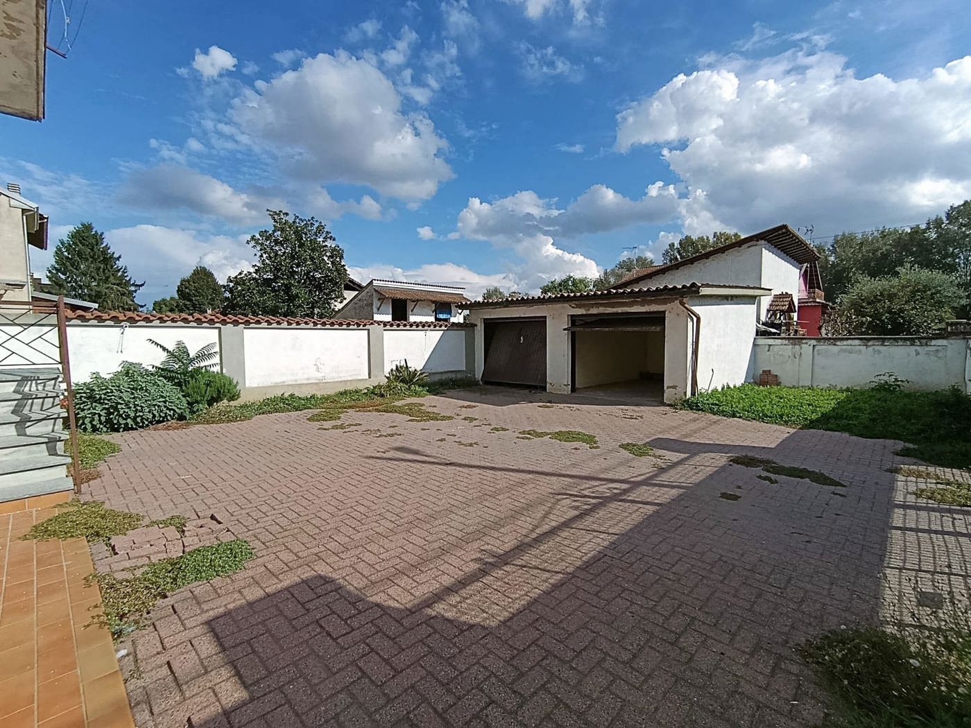 Stabile/Palazzo con box doppio a Breme