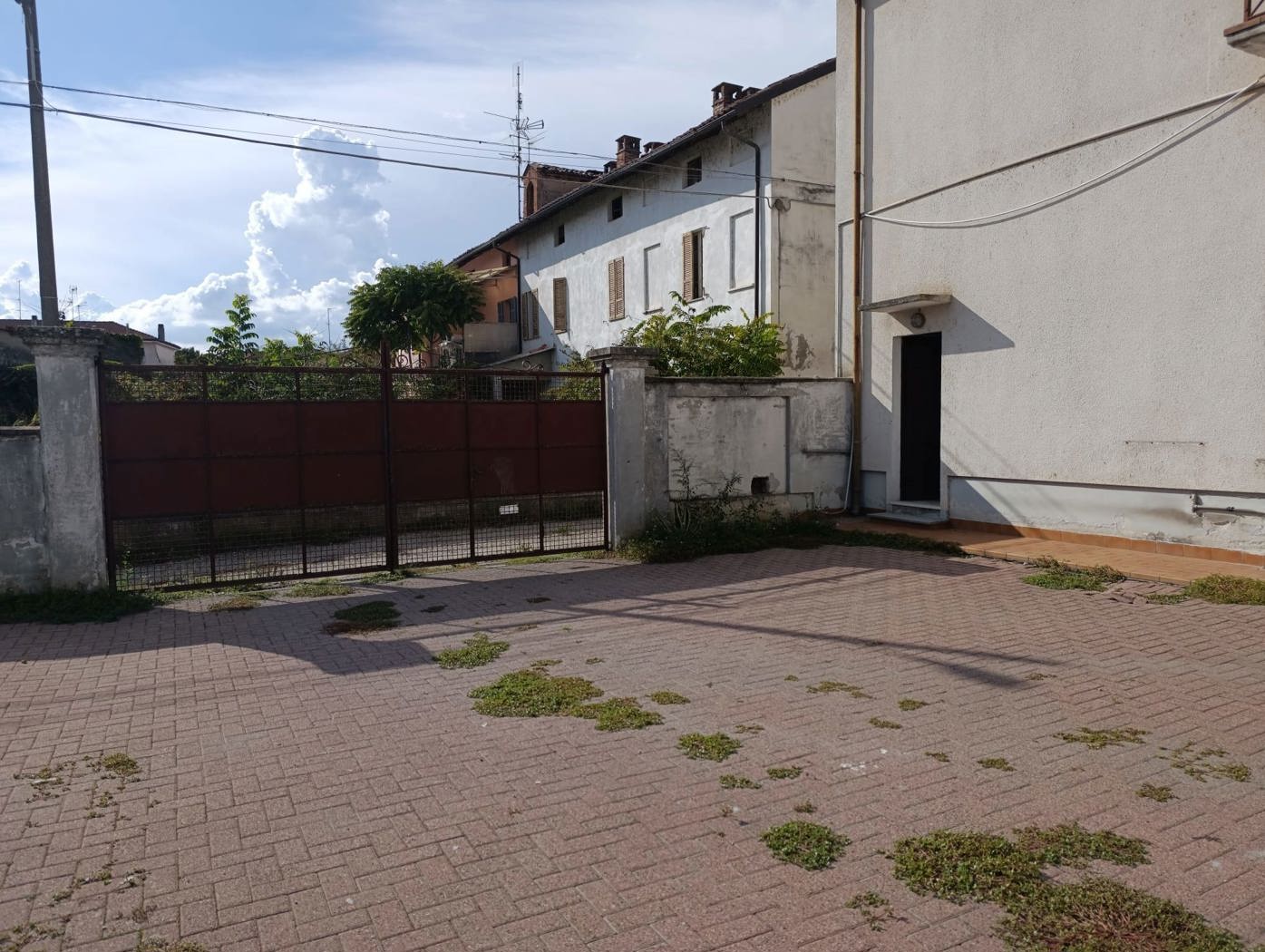 Stabile/Palazzo con box doppio a Breme