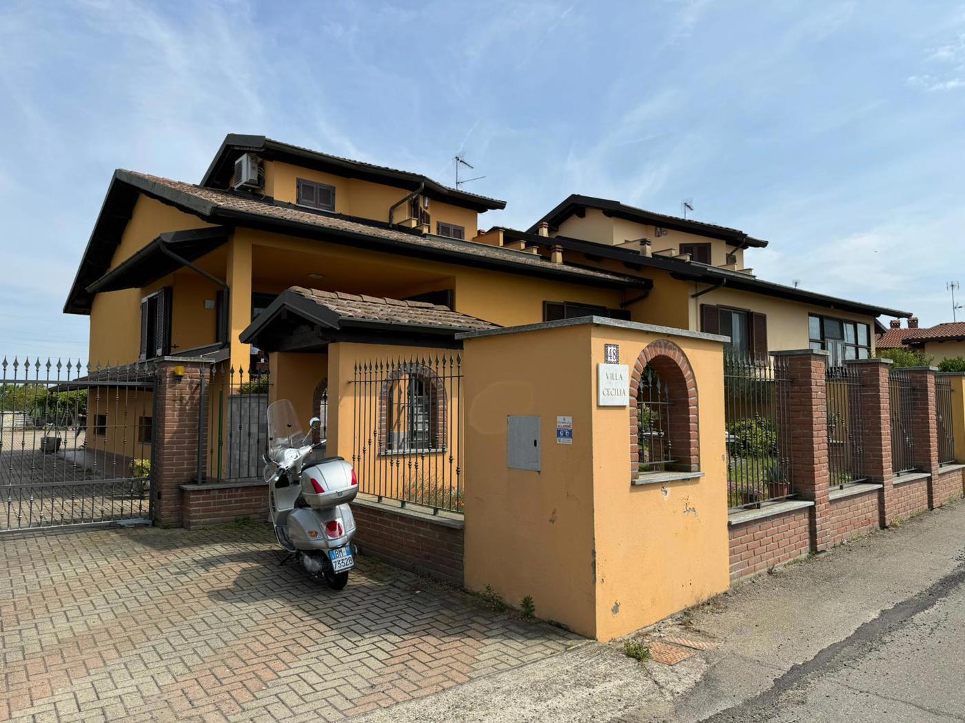 Villa con giardino a Mortara