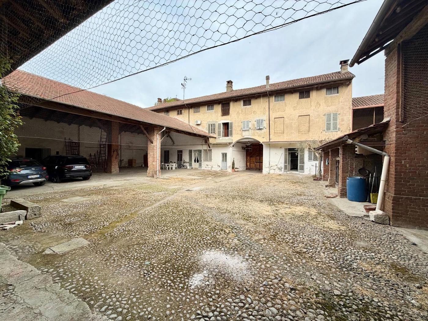 Rustico con giardino a Sartirana Lomellina