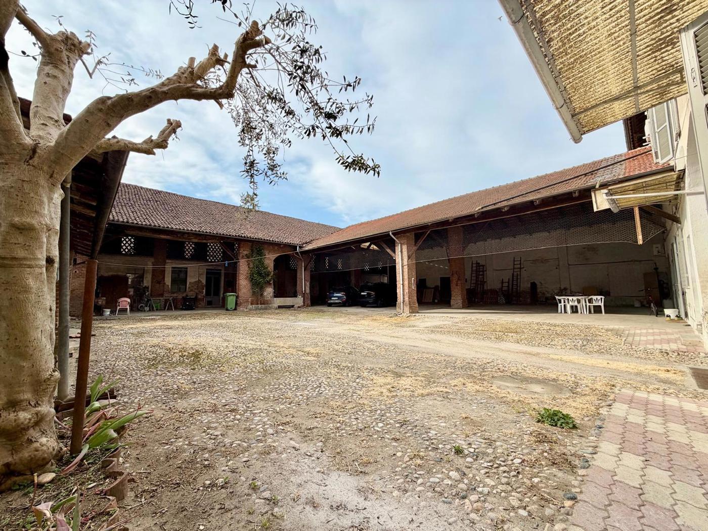 Rustico con giardino a Sartirana Lomellina