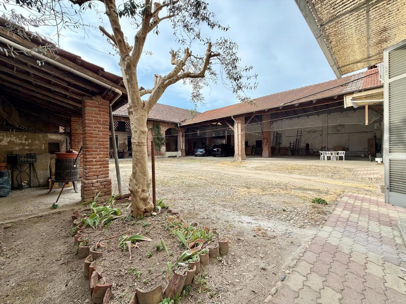 Rustico con giardino a Sartirana Lomellina