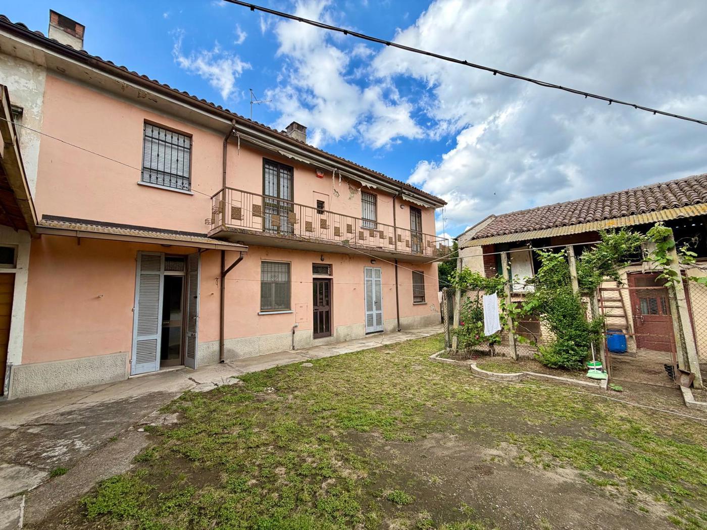 Casa indipendente con giardino a Mortara