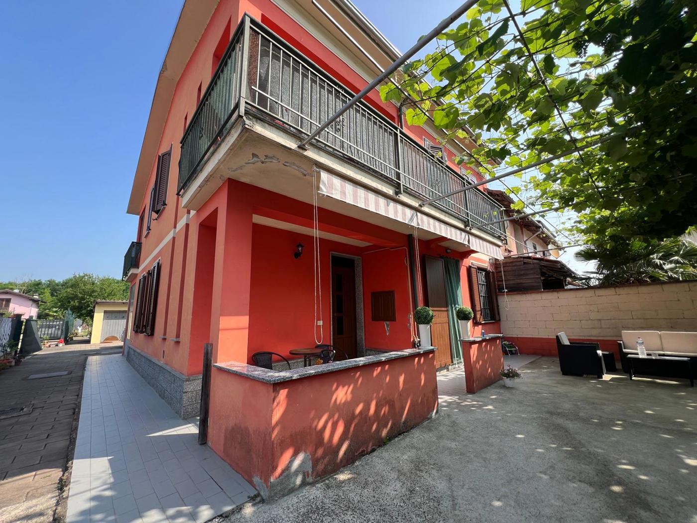 Villa con giardino a Olevano di Lomellina