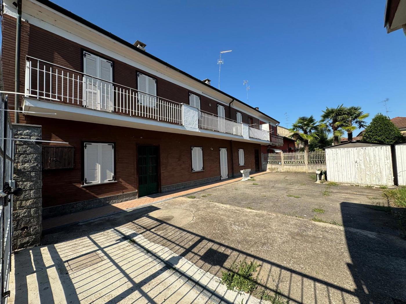 Casa indipendente con giardino a Robbio