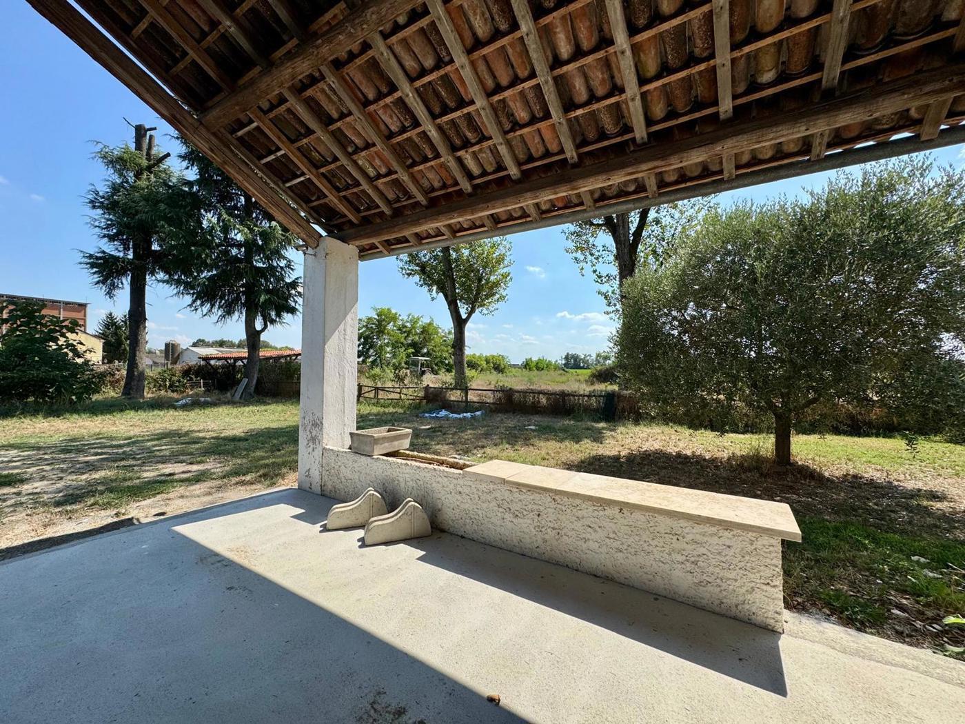 Rustico con giardino a Mortara