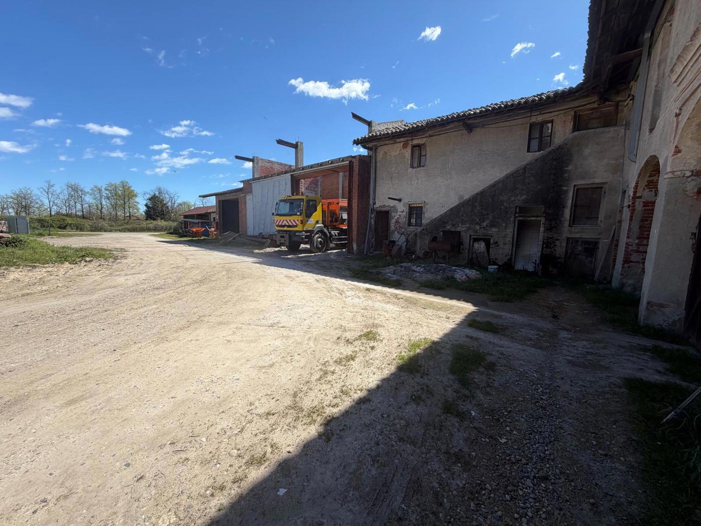 Stabile/Palazzo in vendita a Sozzago