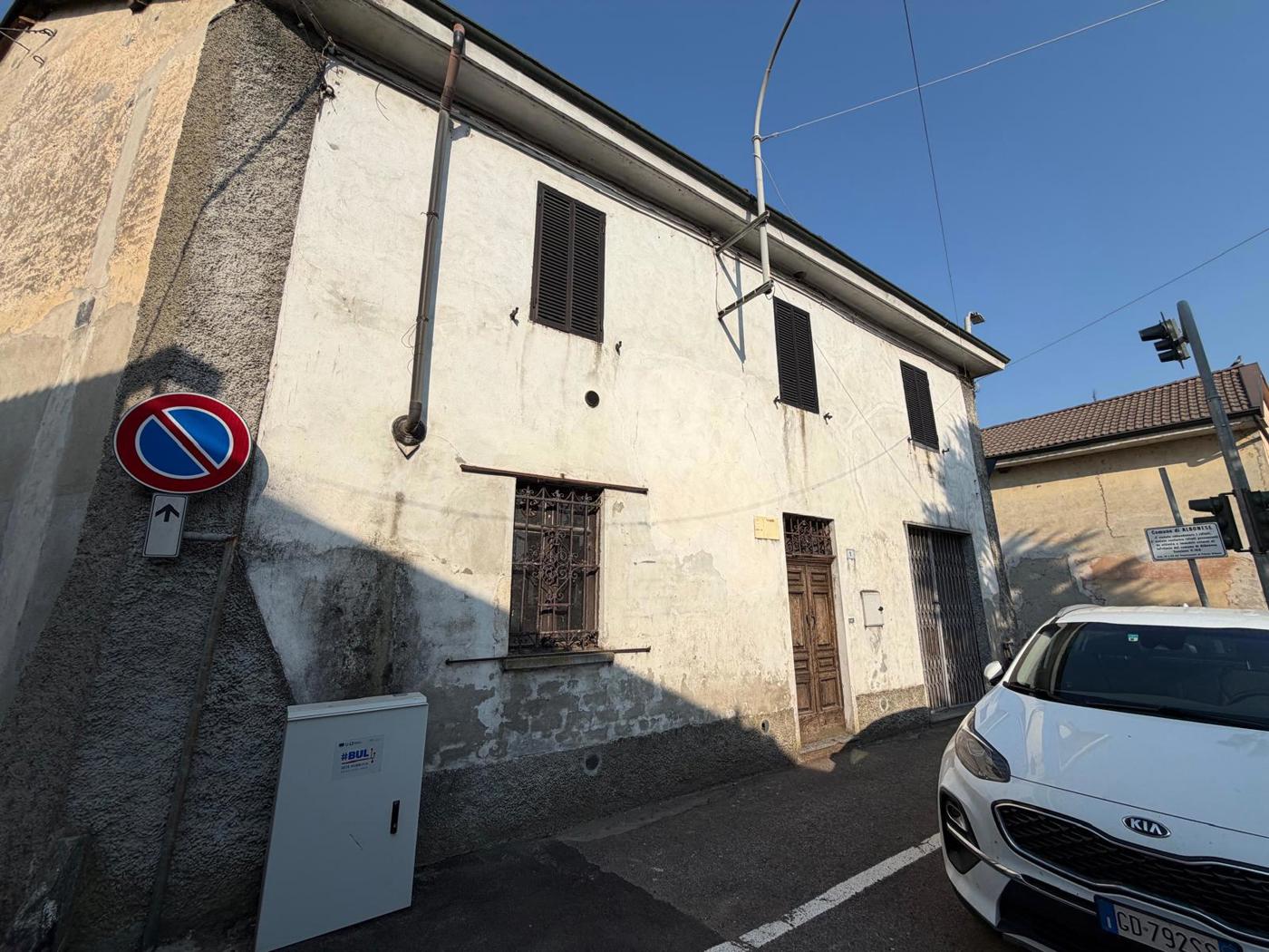 Stabile/Palazzo con giardino a Albonese