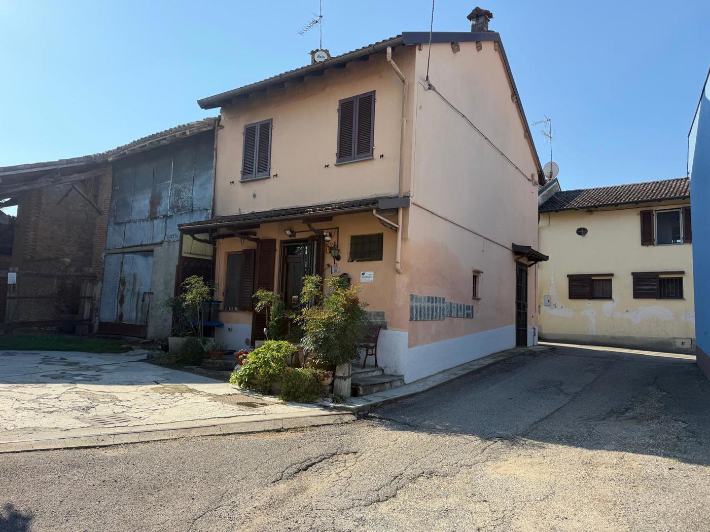 Casa indipendente con box doppio a Cergnago