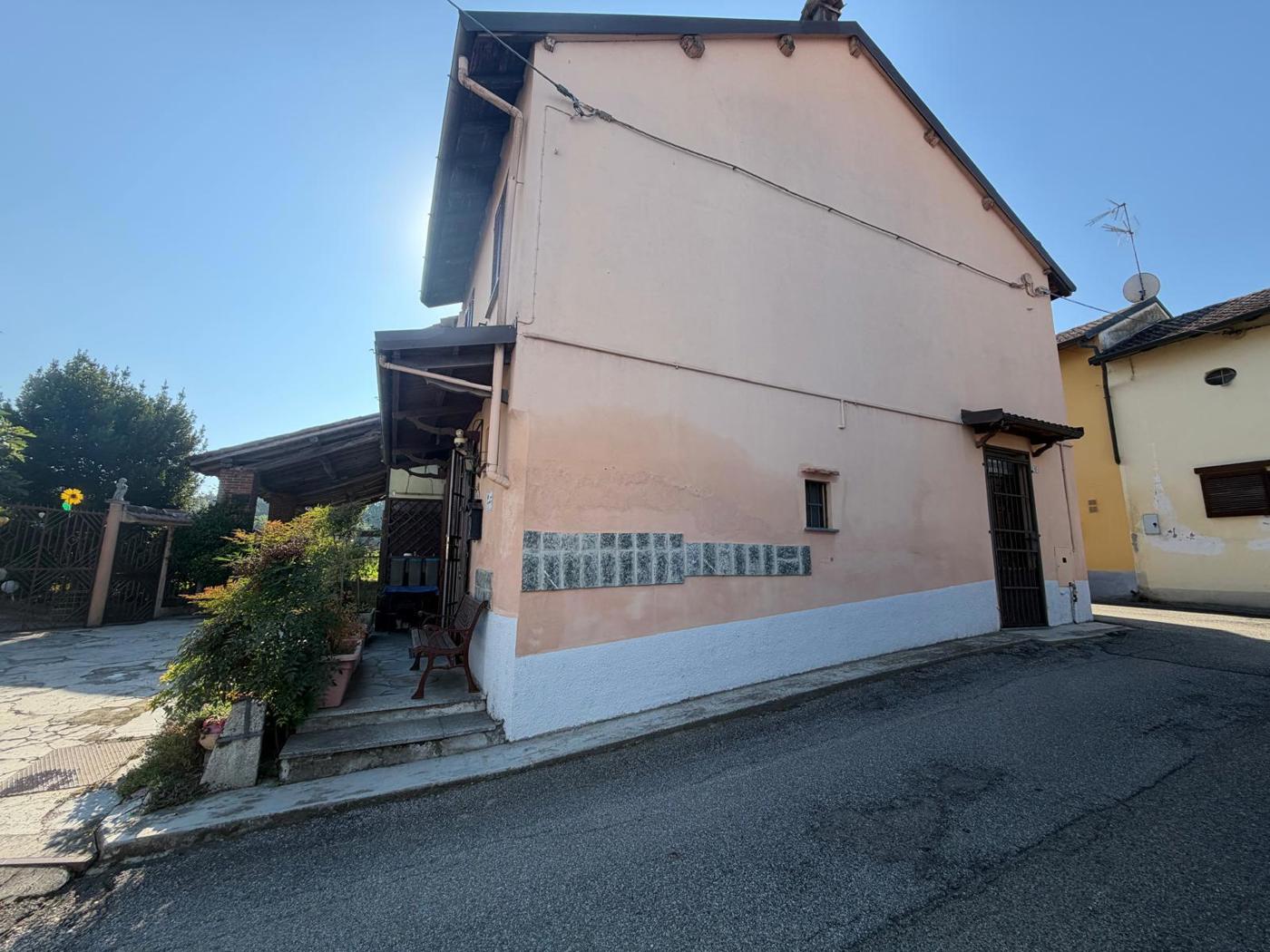 Casa indipendente con box doppio a Cergnago
