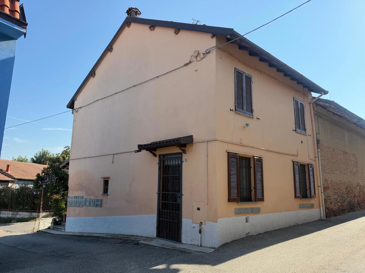Casa indipendente con box doppio a Cergnago