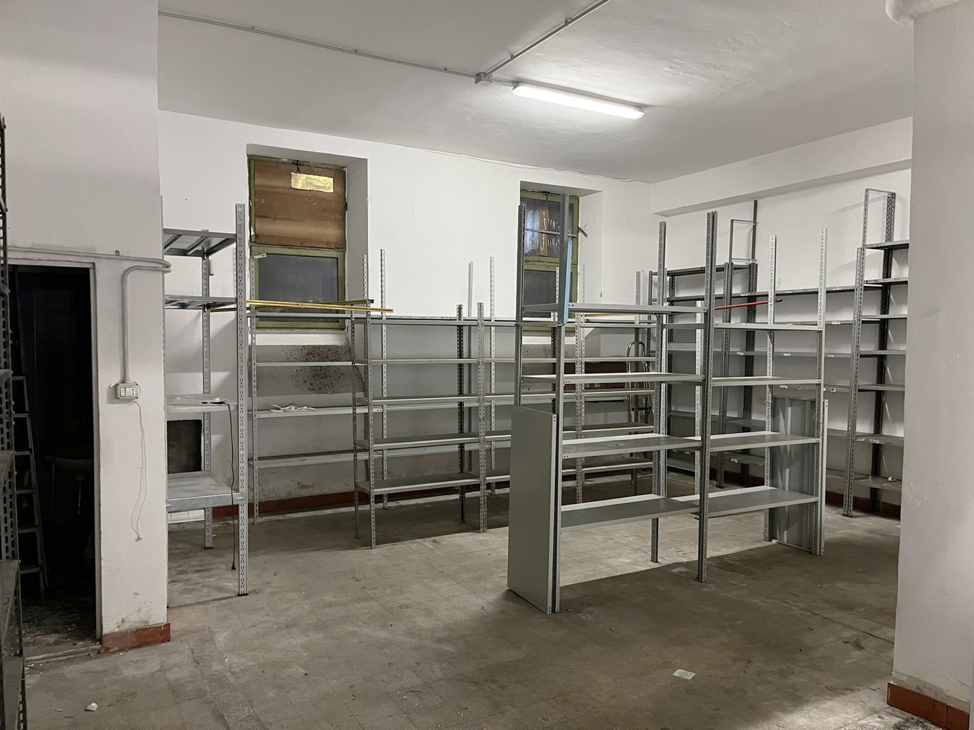 Box/Garage 91mq in affitto a Roma