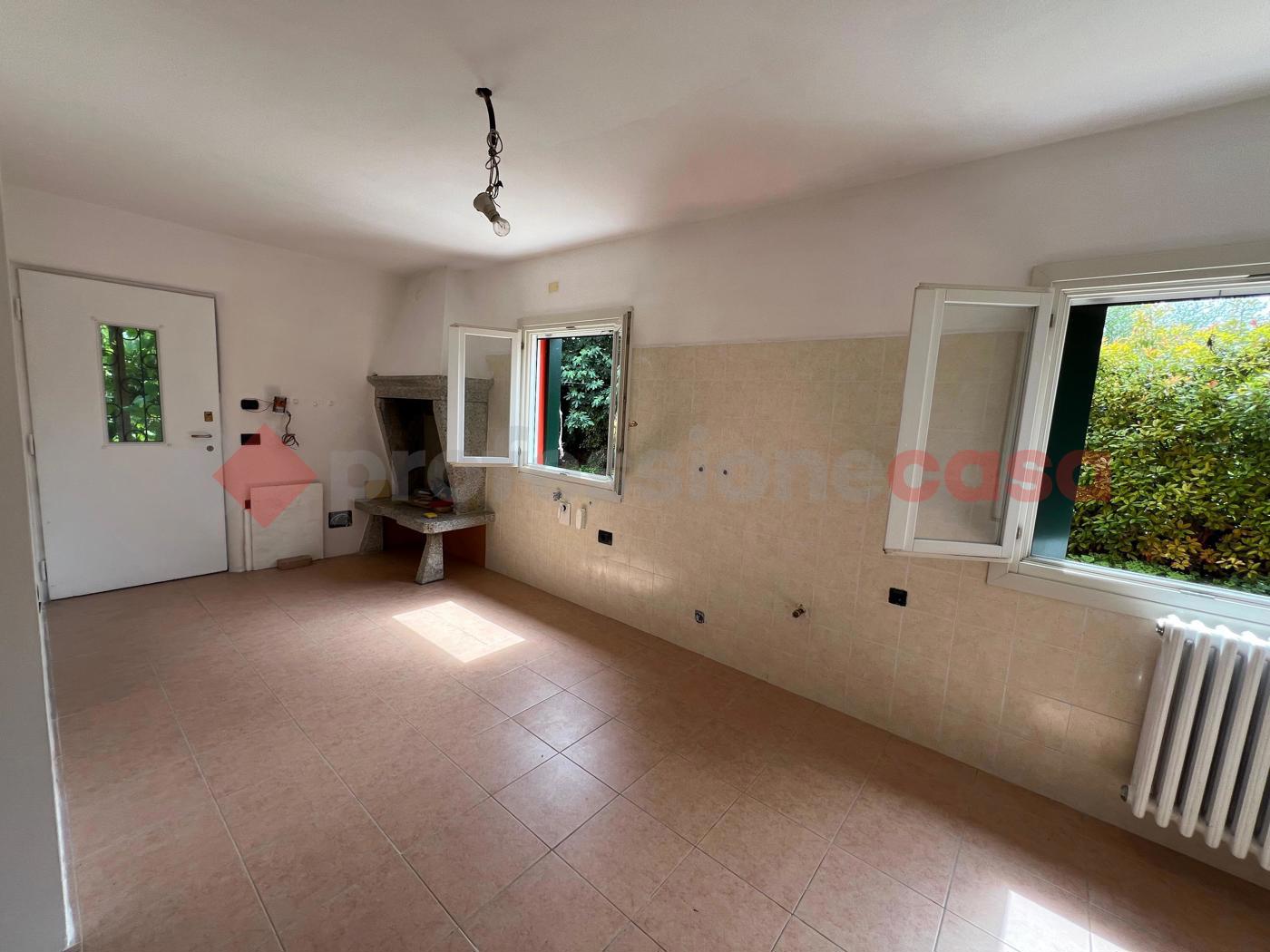 Villa in vendita a Roveredo di Gu