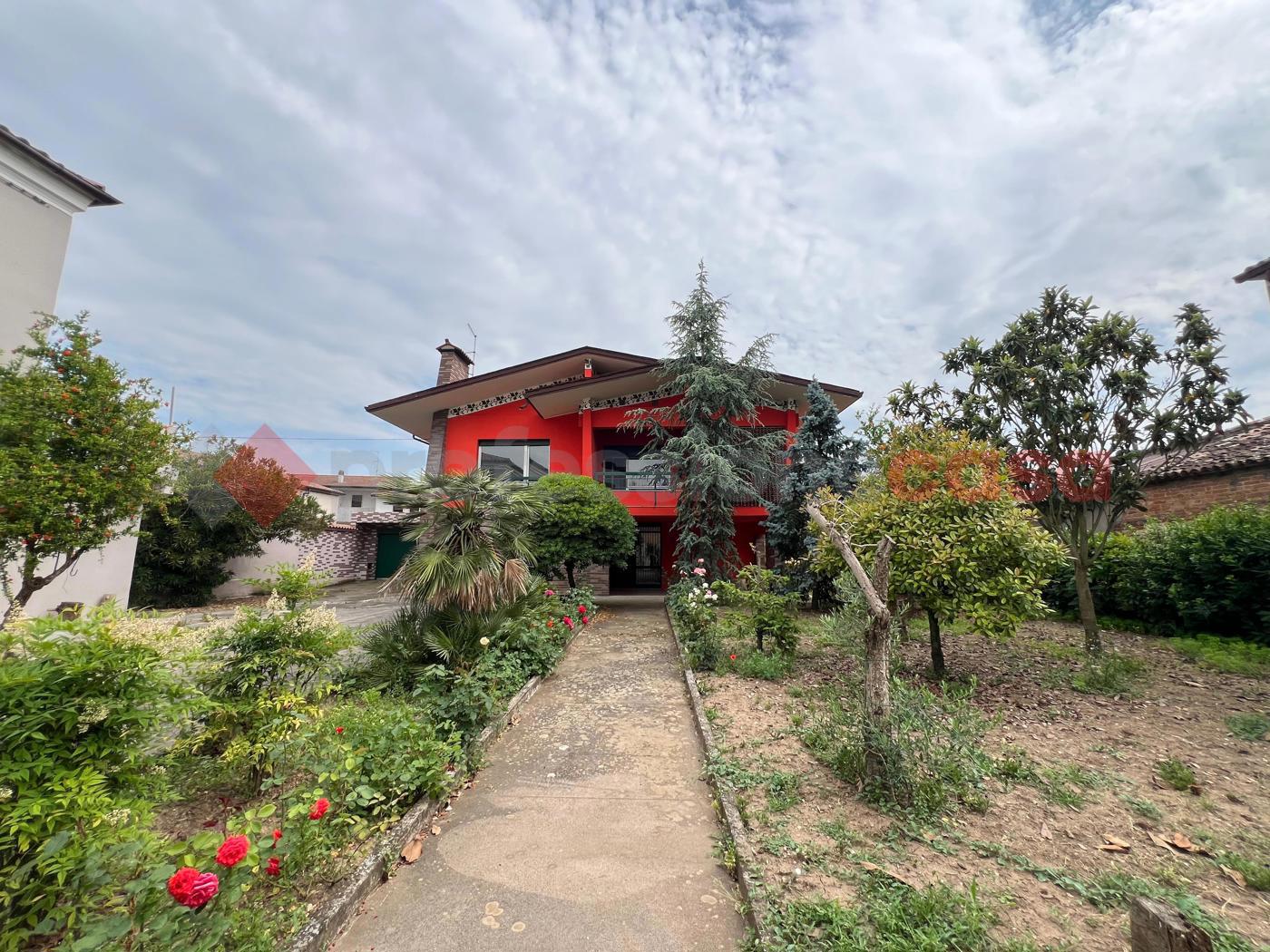 Villa in vendita a Roveredo di Gu