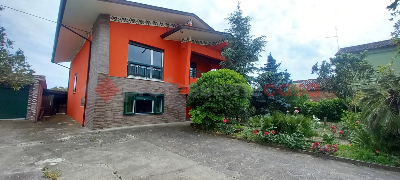 Villa in vendita a Roveredo di Gu