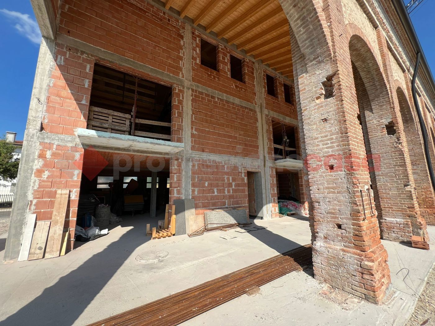 Villa nuova a Roveredo di Gu�