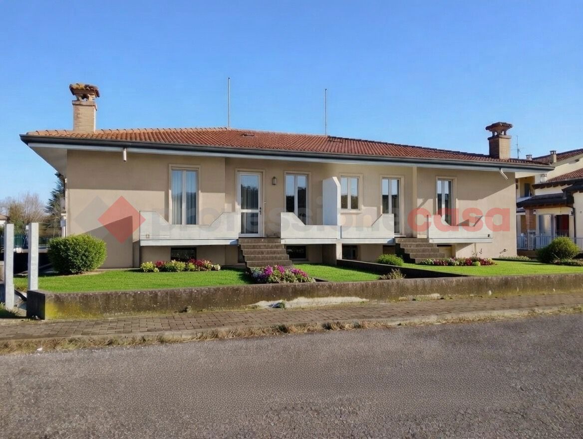 Villa Bifamiliare in vendita a Ronco all'Adige