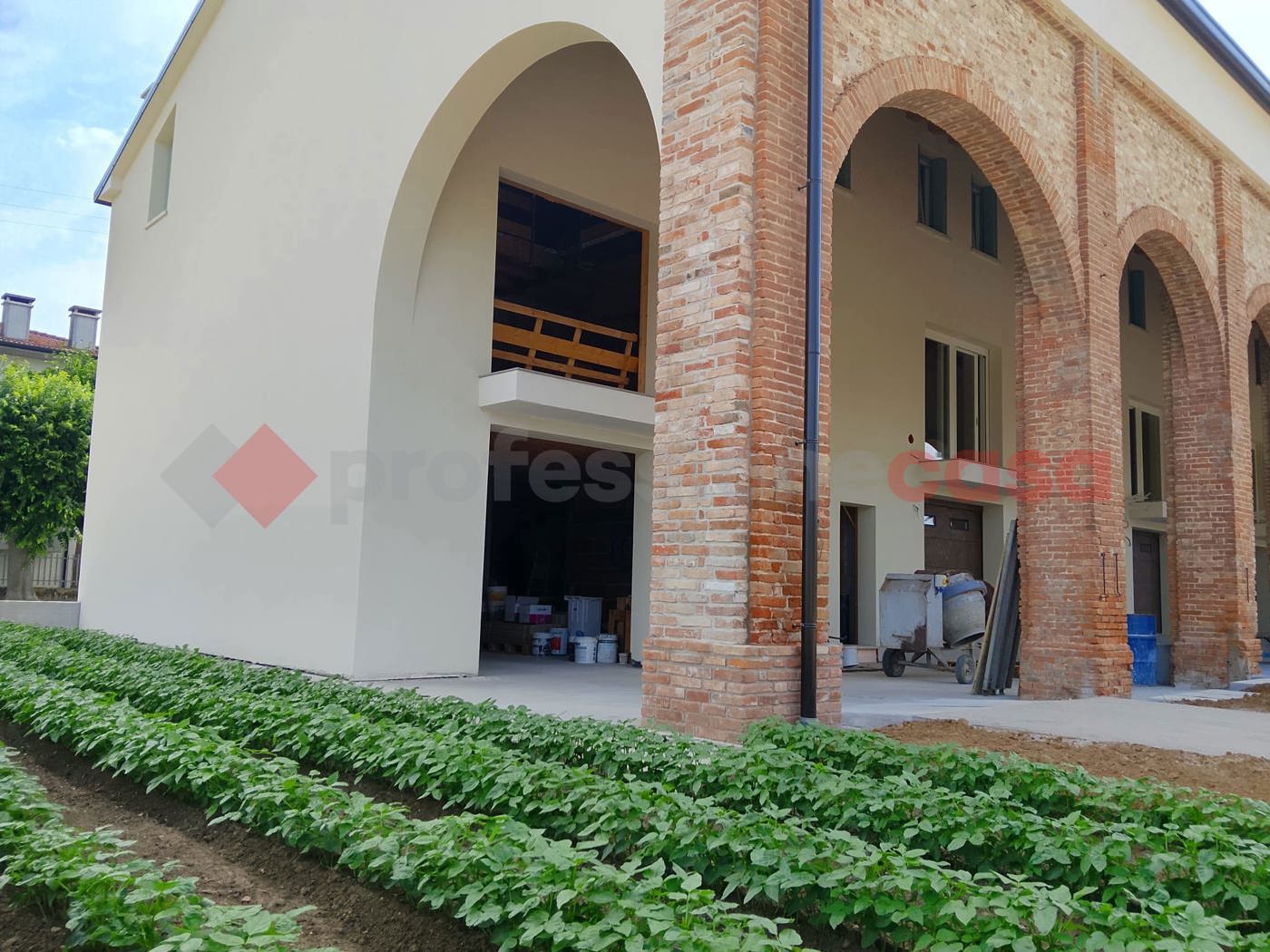 Villa nuova a Roveredo di Gu�
