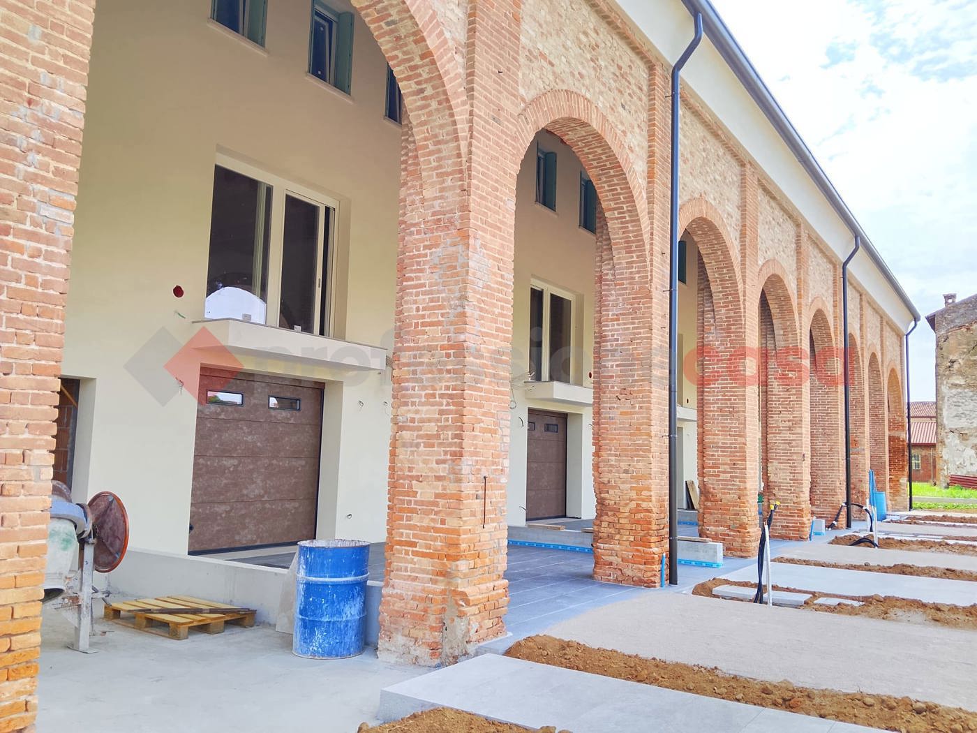 Villa nuova a Roveredo di Gu�