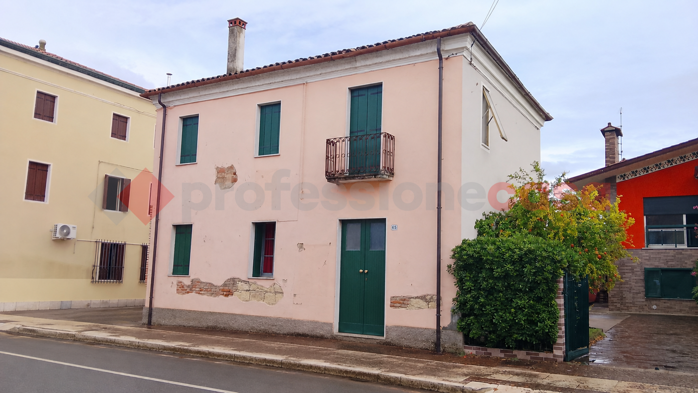 Casa indipendente in vendita a Roveredo di Gu�