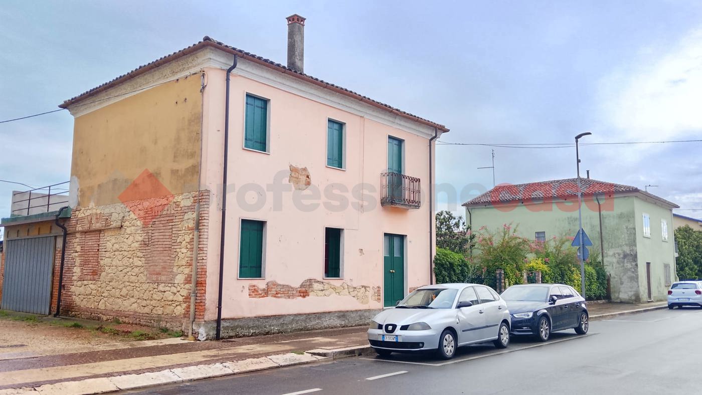 Casa indipendente in vendita a Roveredo di Gu�